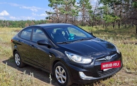 Hyundai Solaris II рестайлинг, 2014 год, 990 000 рублей, 2 фотография