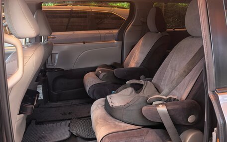 Toyota Sienna III, 2016 год, 3 200 000 рублей, 5 фотография