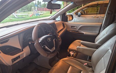 Toyota Sienna III, 2016 год, 3 200 000 рублей, 3 фотография