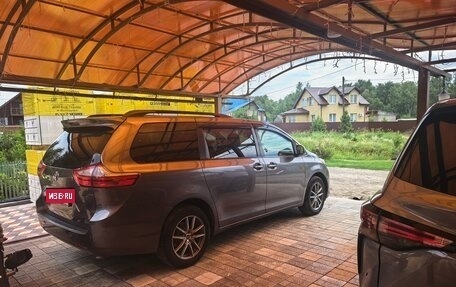 Toyota Sienna III, 2016 год, 3 200 000 рублей, 2 фотография