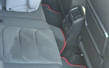 Volkswagen Tiguan II, 2020 год, 3 000 000 рублей, 18 фотография