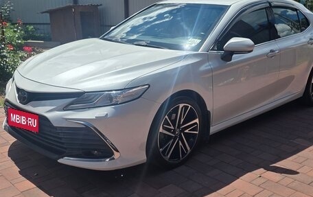 Toyota Camry, 2022 год, 3 199 999 рублей, 2 фотография