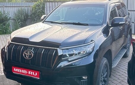 Toyota Land Cruiser Prado 150 рестайлинг 2, 2021 год, 7 000 000 рублей, 1 фотография