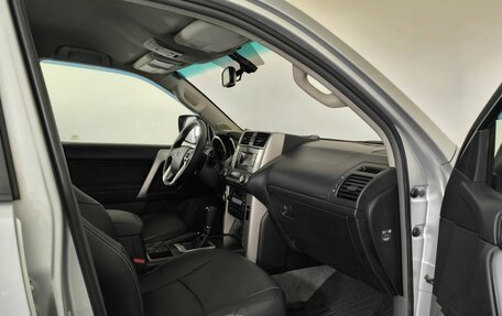 Toyota Land Cruiser Prado 150 рестайлинг 2, 2011 год, 2 500 000 рублей, 8 фотография