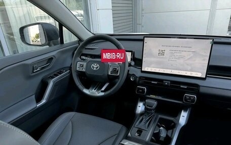 Toyota RAV4, 2025 год, 4 170 000 рублей, 8 фотография