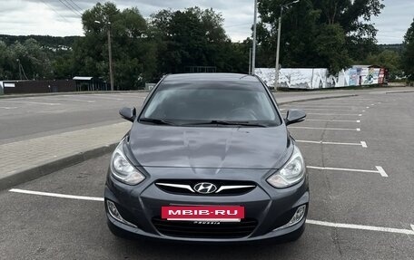 Hyundai Solaris II рестайлинг, 2012 год, 800 000 рублей, 2 фотография