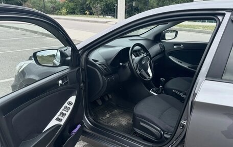 Hyundai Solaris II рестайлинг, 2012 год, 800 000 рублей, 11 фотография