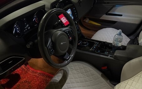 Jaguar XE I рестайлинг, 2016 год, 1 950 000 рублей, 9 фотография