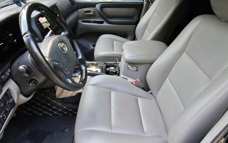Toyota Land Cruiser 100 рестайлинг 2, 2003 год, 2 200 000 рублей, 12 фотография