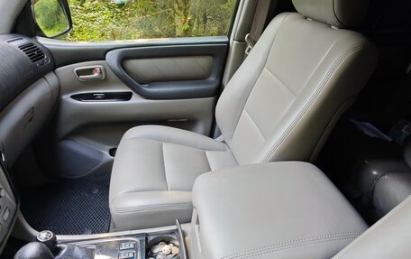 Toyota Land Cruiser 100 рестайлинг 2, 2003 год, 2 200 000 рублей, 14 фотография