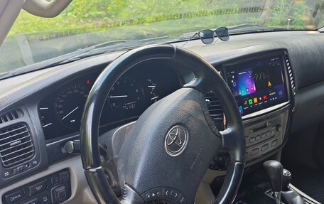 Toyota Land Cruiser 100 рестайлинг 2, 2003 год, 2 200 000 рублей, 8 фотография