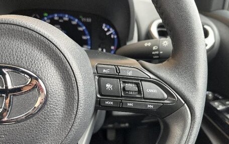 Toyota Yaris Cross, 2023 год, 1 900 000 рублей, 9 фотография