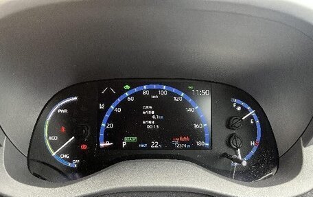 Toyota Yaris Cross, 2023 год, 1 900 000 рублей, 10 фотография