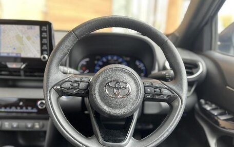 Toyota Yaris Cross, 2023 год, 1 900 000 рублей, 7 фотография