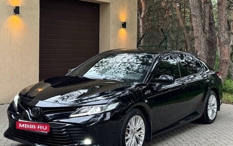 Toyota Camry, 2021 год, 2 890 000 рублей, 2 фотография