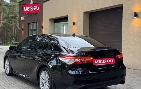 Toyota Camry, 2021 год, 2 890 000 рублей, 6 фотография