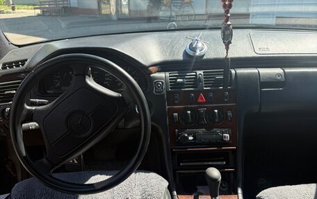 Mercedes-Benz E-Класс, 1995 год, 390 000 рублей, 6 фотография
