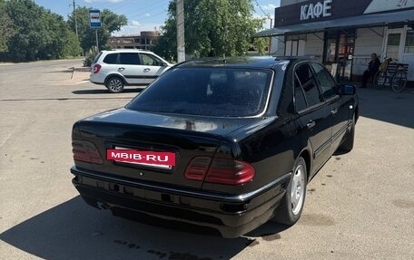 Mercedes-Benz E-Класс, 1995 год, 390 000 рублей, 4 фотография