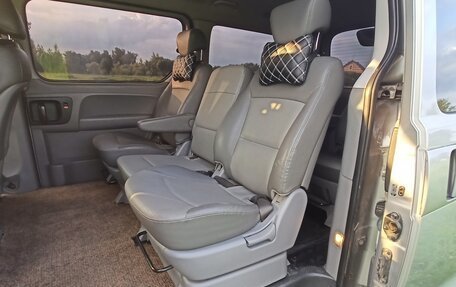Hyundai Grand Starex Grand Starex I рестайлинг 2, 2011 год, 1 700 000 рублей, 2 фотография