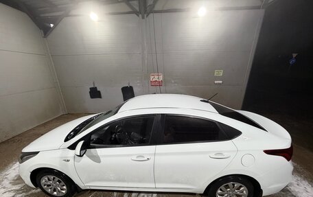Hyundai Solaris II рестайлинг, 2018 год, 1 220 000 рублей, 10 фотография