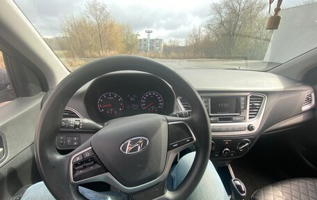 Hyundai Solaris II рестайлинг, 2019 год, 1 100 000 рублей, 10 фотография