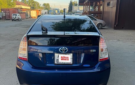 Toyota Prius, 2011 год, 910 000 рублей, 3 фотография