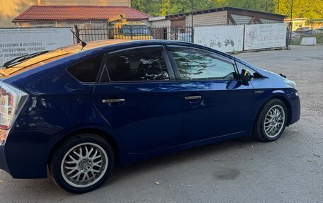 Toyota Prius, 2011 год, 910 000 рублей, 2 фотография