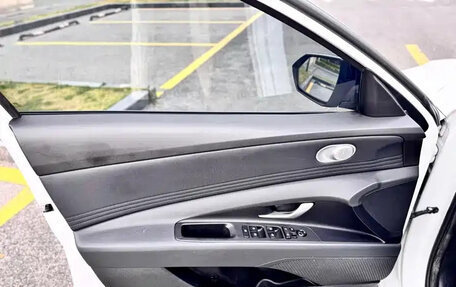 Hyundai Elantra, 2022 год, 1 095 000 рублей, 19 фотография