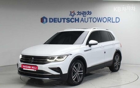 Volkswagen Tiguan II, 2023 год, 2 741 020 рублей, 2 фотография