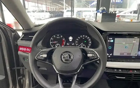 Skoda Octavia IV, 2022 год, 1 990 000 рублей, 13 фотография