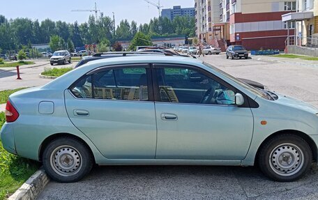 Toyota Prius IV XW50, 2001 год, 450 000 рублей, 2 фотография