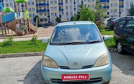 Toyota Prius IV XW50, 2001 год, 450 000 рублей, 1 фотография