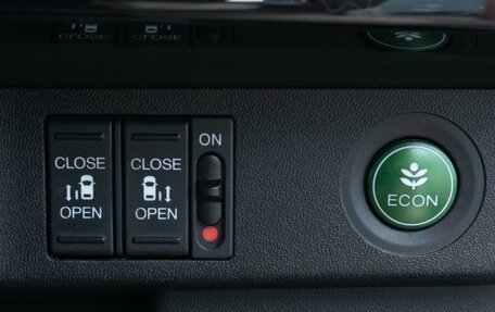 Honda Stepwgn IV, 2016 год, 1 650 000 рублей, 27 фотография