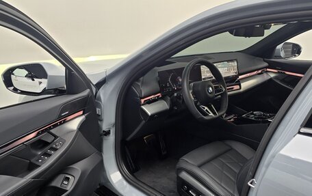 BMW 5 серия, 2025 год, 6 700 000 рублей, 10 фотография
