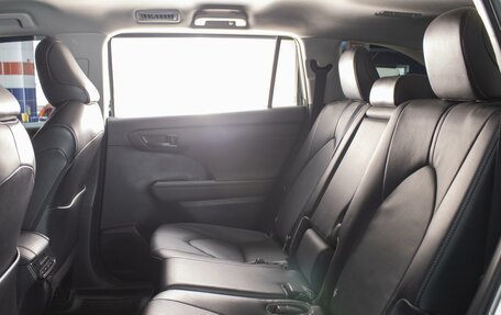 Toyota Highlander, 2021 год, 5 600 000 рублей, 8 фотография