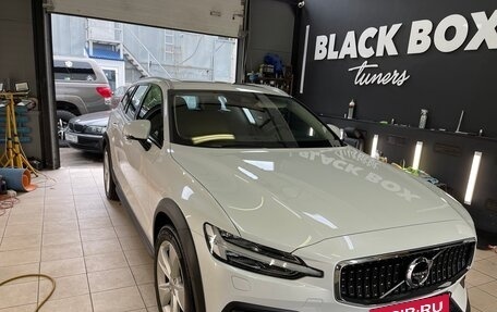 Volvo V60 Cross Country II, 2020 год, 4 250 000 рублей, 1 фотография