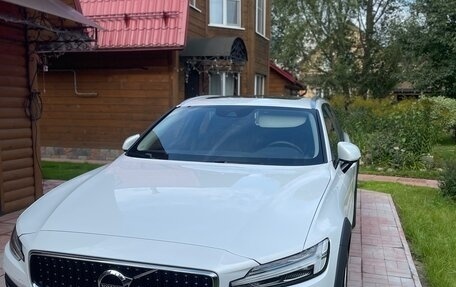Volvo V60 Cross Country II, 2020 год, 4 250 000 рублей, 2 фотография