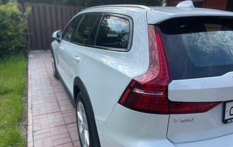 Volvo V60 Cross Country II, 2020 год, 4 250 000 рублей, 5 фотография