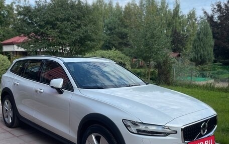 Volvo V60 Cross Country II, 2020 год, 4 250 000 рублей, 7 фотография