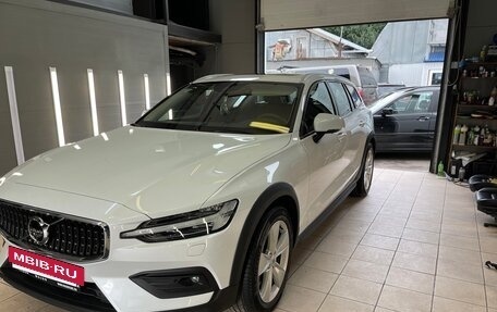 Volvo V60 Cross Country II, 2020 год, 4 250 000 рублей, 4 фотография