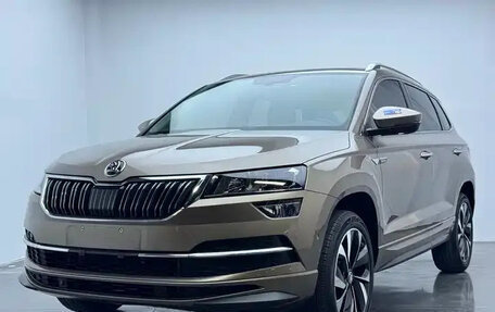 Skoda Karoq I, 2023 год, 1 810 000 рублей, 1 фотография