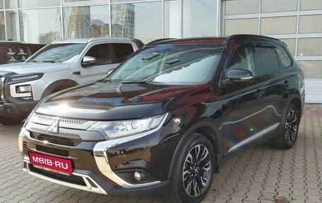 Mitsubishi Outlander III рестайлинг 3, 2022 год, 2 600 000 рублей, 1 фотография