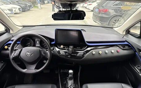 Toyota C-HR I рестайлинг, 2022 год, 1 660 500 рублей, 6 фотография
