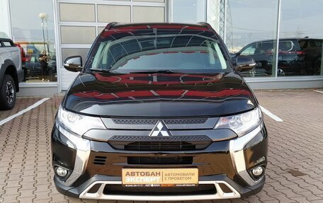 Mitsubishi Outlander III рестайлинг 3, 2022 год, 2 600 000 рублей, 2 фотография