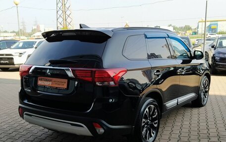 Mitsubishi Outlander III рестайлинг 3, 2022 год, 2 600 000 рублей, 3 фотография