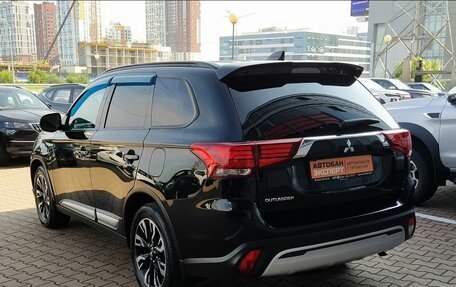 Mitsubishi Outlander III рестайлинг 3, 2022 год, 2 600 000 рублей, 6 фотография