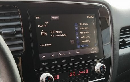 Mitsubishi Outlander III рестайлинг 3, 2022 год, 2 600 000 рублей, 16 фотография