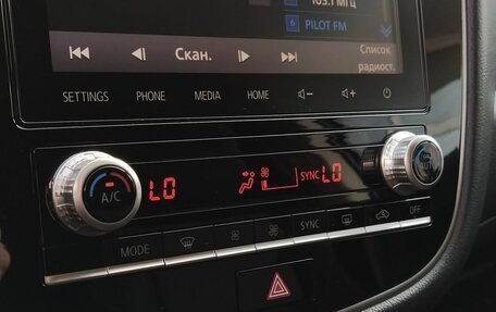 Mitsubishi Outlander III рестайлинг 3, 2022 год, 2 600 000 рублей, 15 фотография