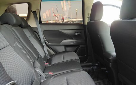 Mitsubishi Outlander III рестайлинг 3, 2022 год, 2 600 000 рублей, 24 фотография