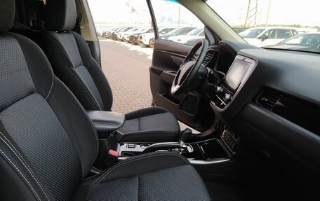 Mitsubishi Outlander III рестайлинг 3, 2022 год, 2 600 000 рублей, 21 фотография
